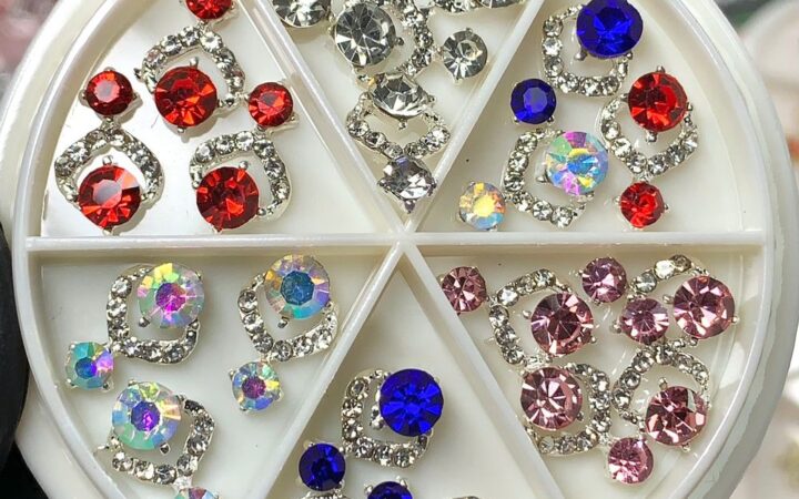 3D Christmas Nail Charms: Festive Nail Art Ideas